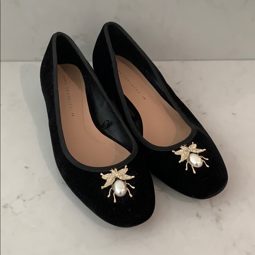 ✨ Zara Black Velvet Heels ✨